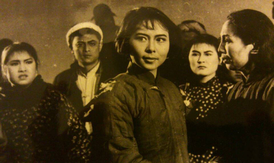 自从进入话剧院,吴彦姝主演了《刘胡兰》《死环》《霓虹灯下的哨兵》