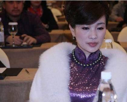 50岁周立波和富豪妻生活近照,待继女视如己出,与前任反目成仇_张洁