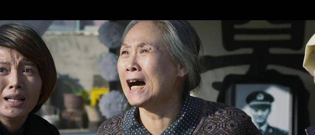 20年前凭《炊事班》走红的毛孩,如今已无戏可拍,母亲却火遍全国_韦菁