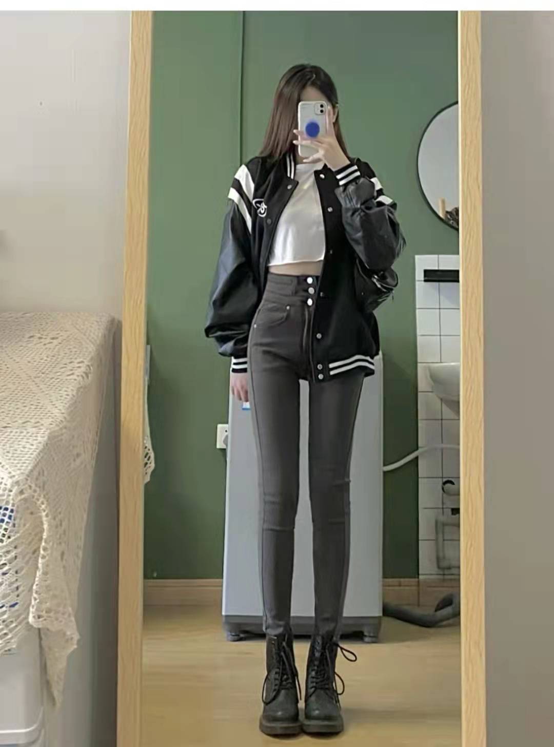 小脚牛仔裤搭配什么上衣和鞋子好看