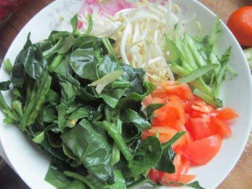 西红柿和菠菜可以一起吃吗,具有哪些功效?_食用_等益处_营养