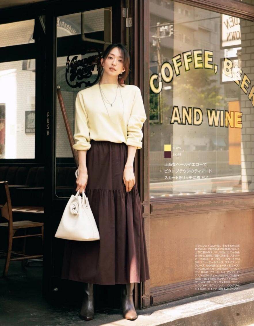 下装 40岁以后的女人，穿卫衣究竟是配“裙”还是配“裤”，搭对才时髦