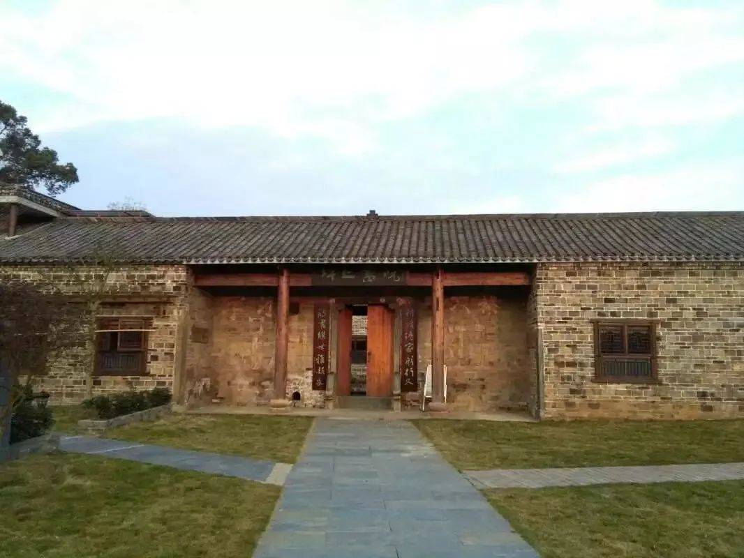 古朴的坪上书院_应文友_平江_秋湖