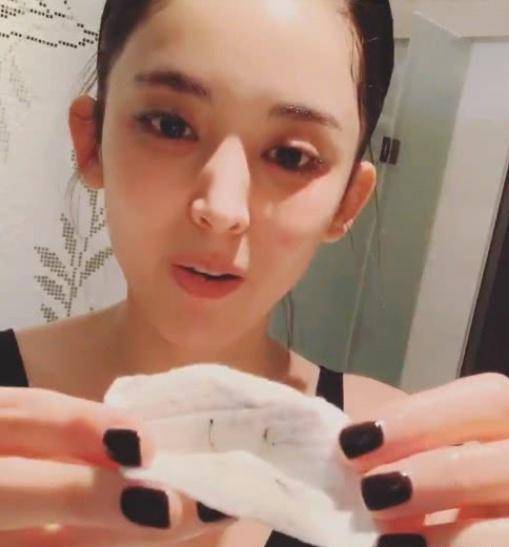 活动女明星卸掉假睫毛像变了个人，热巴是个例外，真正的天生丽质