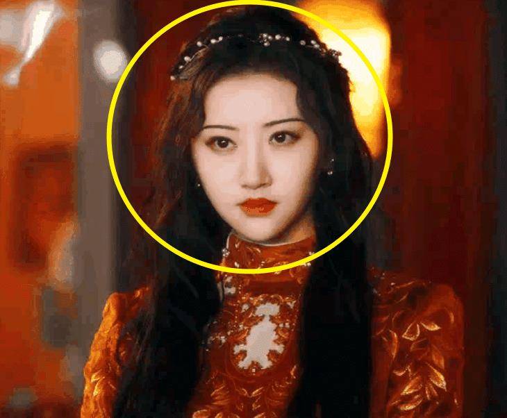 因为 古力娜扎新剧穿旗袍显老气，景甜却像人间富贵花，气质输在发型上