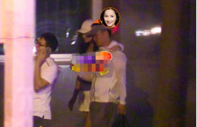 瞿颖扮 48岁瞿颖扮高中生和男友出街，霸道搂肩一秒变女汉子