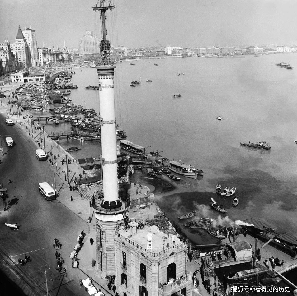 老照片法国摄影师镜头下的1955年上海漂亮的外滩建筑
