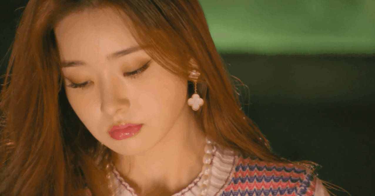 原创拽姐宋智雅全网爆火洋娃娃脸庞加魔鬼身材还撞脸jennie