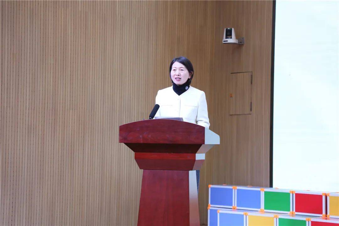 濮阳市昆吾小学举行预防校园欺凌守护平安校园主题升旗仪式