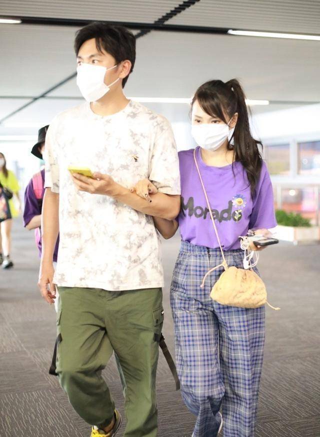 设计 52岁伊能静紧挽秦昊超恩爱，与婆婆同框太显嫩，说她25岁也不过分