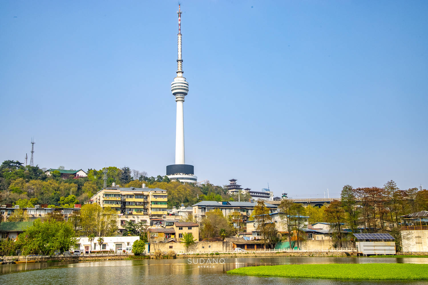 显正街一带,鲁山即龟山)修建沔州城(唐后期改称汉阳城),汉阳县治所