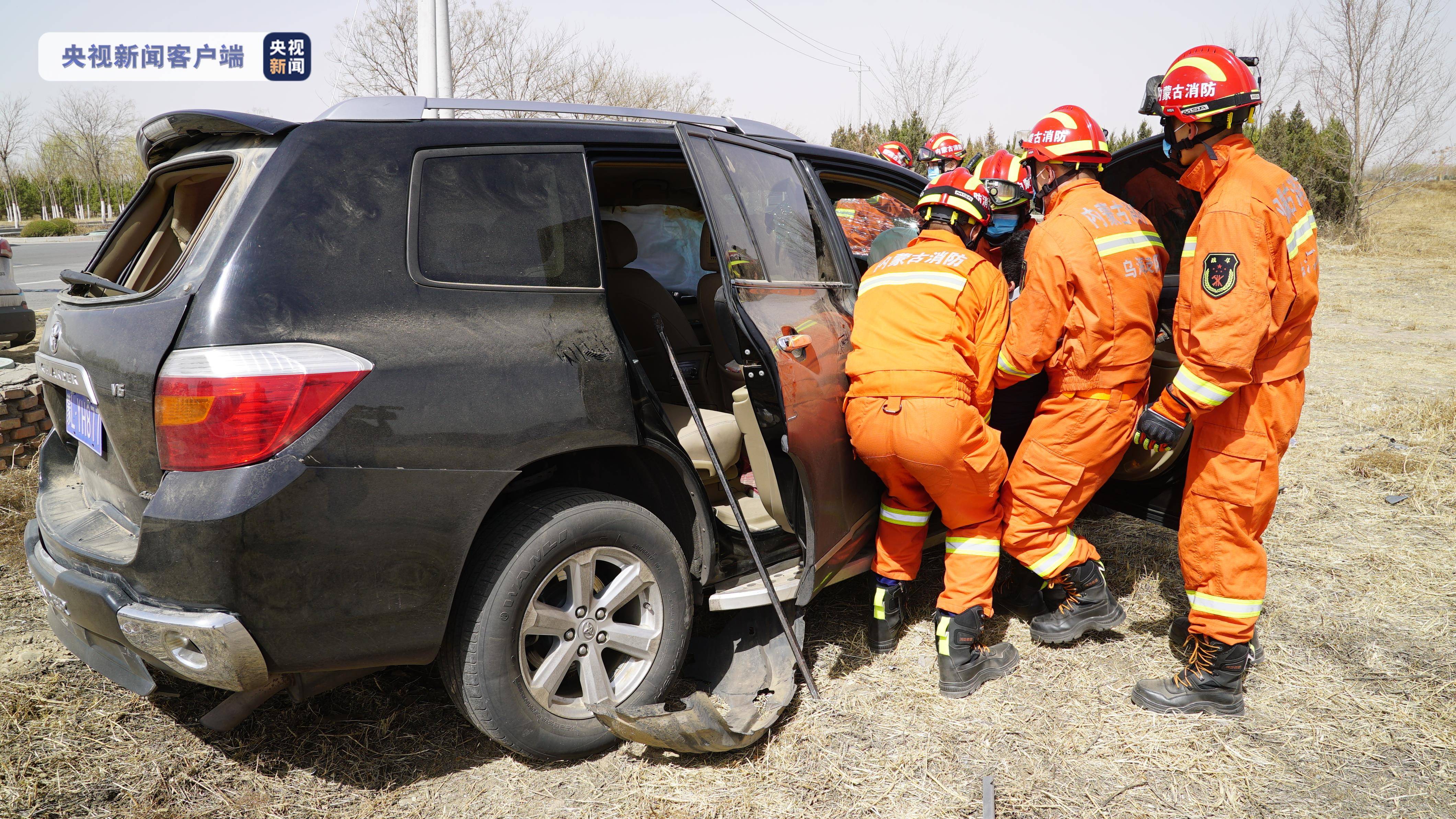 内蒙古乌海发生两车相撞交通事故致1死4伤