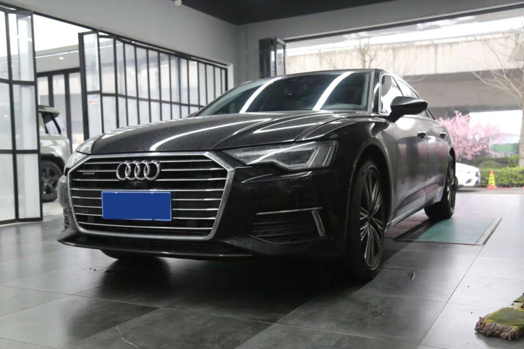 奥迪a6全车改色贴膜陶瓷黑银耳后视镜rs6前杠全车镀铬条黑化