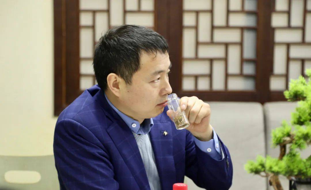 鉴仰韶文化品生态洞藏河南知名企业家一行走进仰韶酒业