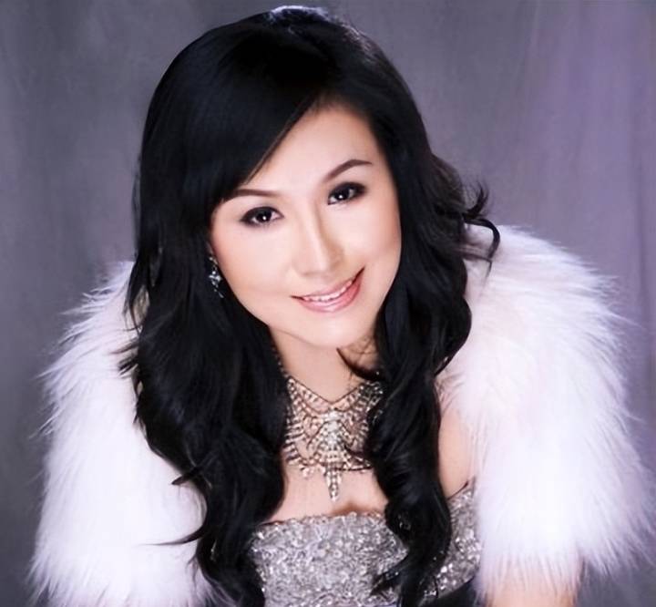 乌兰托娅和乌兰图雅套马杆火了12年后两人境遇大不同