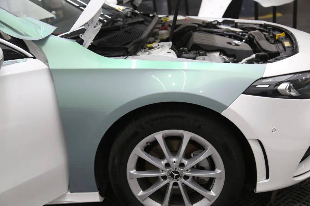 奔驰a济南欧瑟全车改色贴膜松石绿灰绿渐变超好看