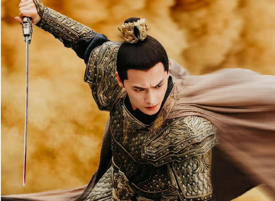 《且试天下》:杨洋身穿铠甲战袍,这才是古偶男主该有的样子吧_古装
