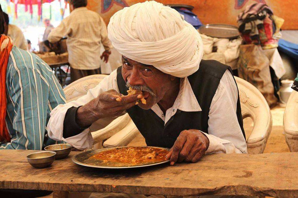 为什么印度吃饭不用筷子，喜欢用手抓饭，不只是印度会这么吃饭！
