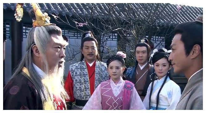 好几位,比如老一辈的英雄里有南侠展昭,北侠欧阳春,双侠丁兆兰丁兆蕙