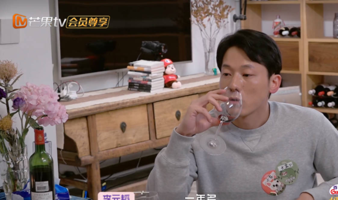 原创李元韬的家简陋沙发破旧连衣帽间都没有白冰以为是华丽的家