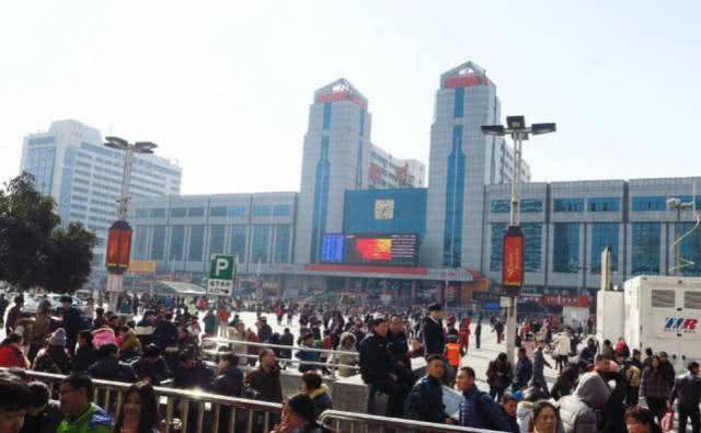 中国最厉害的一座火车站，可以直达全国各地的火车，被称为铁路心脏