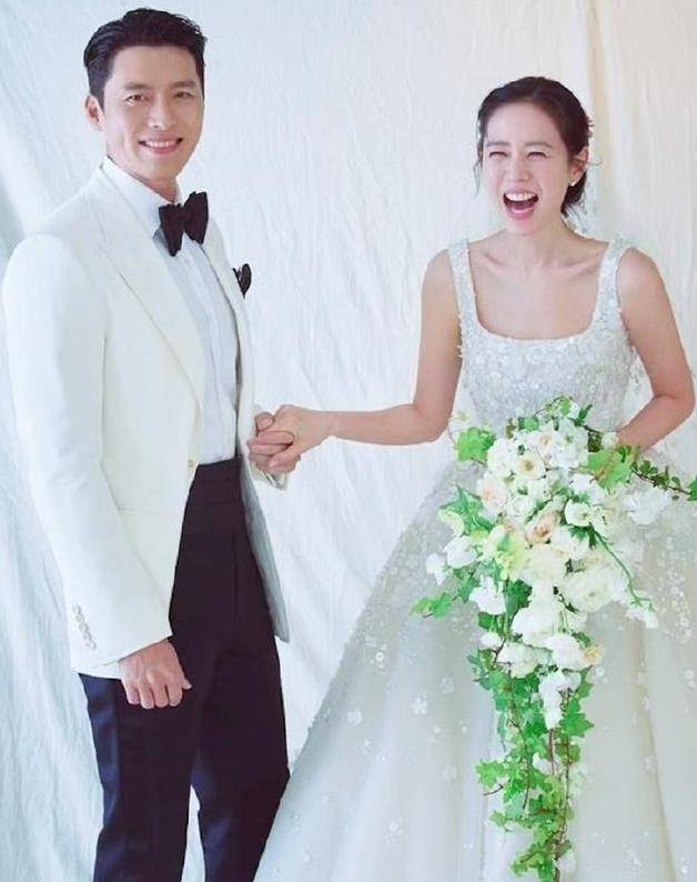 恭喜两对新人陈乔恩艾伦领证结婚玄彬孙艺珍婚纱照很养眼