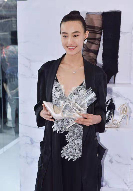 原创陈冠希老婆离开修图真显老皮肤松弛不像32岁脸上痘痘抢镜