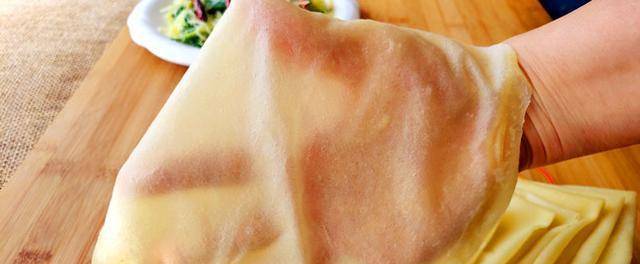 东北半烫面筋饼的做法,柔软筋道,凉了也不硬,做法简单一看就会_洪洋