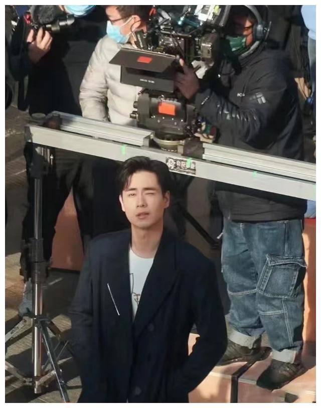 胡一天为何屡演男一号看了线下生图网友188cm到底是不同