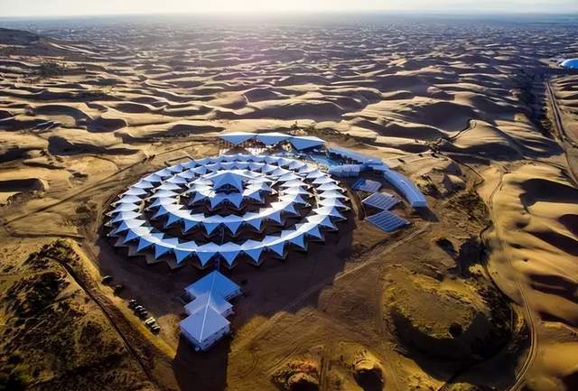 内蒙古一座网红建筑，因造型奇特被誉“沙漠之花”，吸引游客打卡