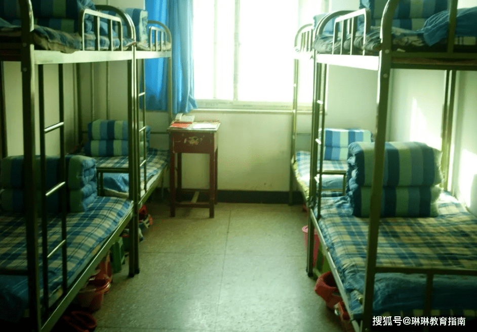 学生的老师,我有个朋友做了十几年的班主任,她告诉我说,如果上中学了