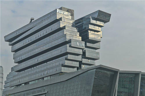 广州奇葩建筑,造型奇怪叫作积木大楼,网友却说:应该叫棺材大楼_长方形
