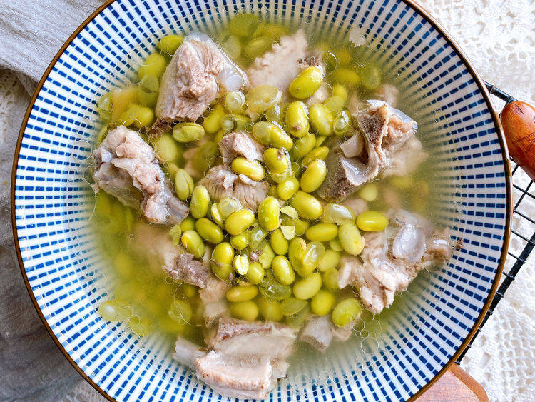 味道更好;1,青豆也可以换成豌豆或者黄豆,钙含量也很高;青豆排骨汤的