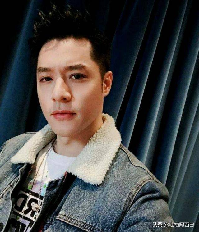 那边刚刚因家长反对分手,这边萧天后便和mv中的男主传出绯闻.