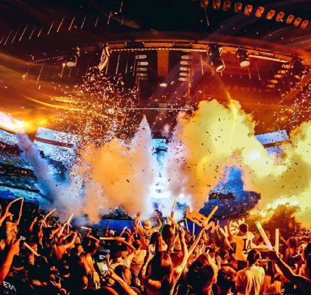 50岁蹦迪"少女"王菲告诉你答案_李亚鹏_派对_天后