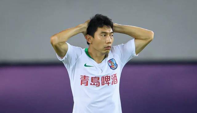 此前大连人选帅,谢晖战胜了贾秀全,黎斌等人成为了球队主教练,而他