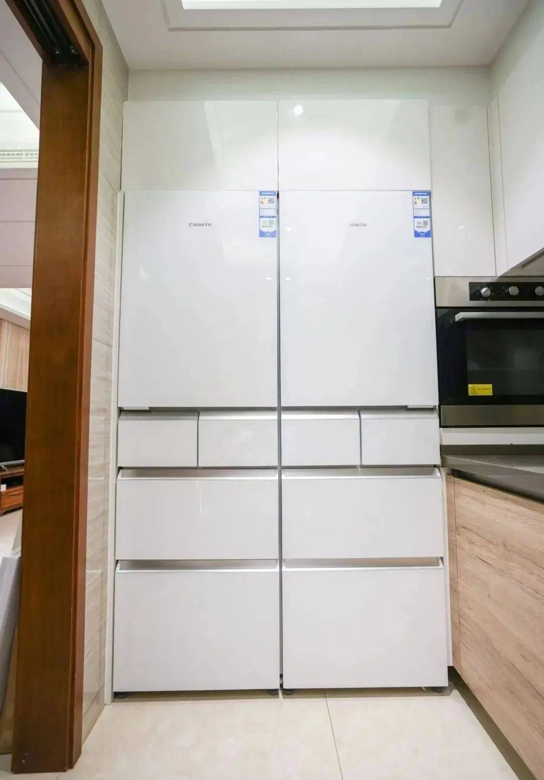 2021年客餐厅设计热点！嵌入式冰箱+餐边柜设计怎样？冰箱橱柜安装设计怎样避坑？ - 知乎