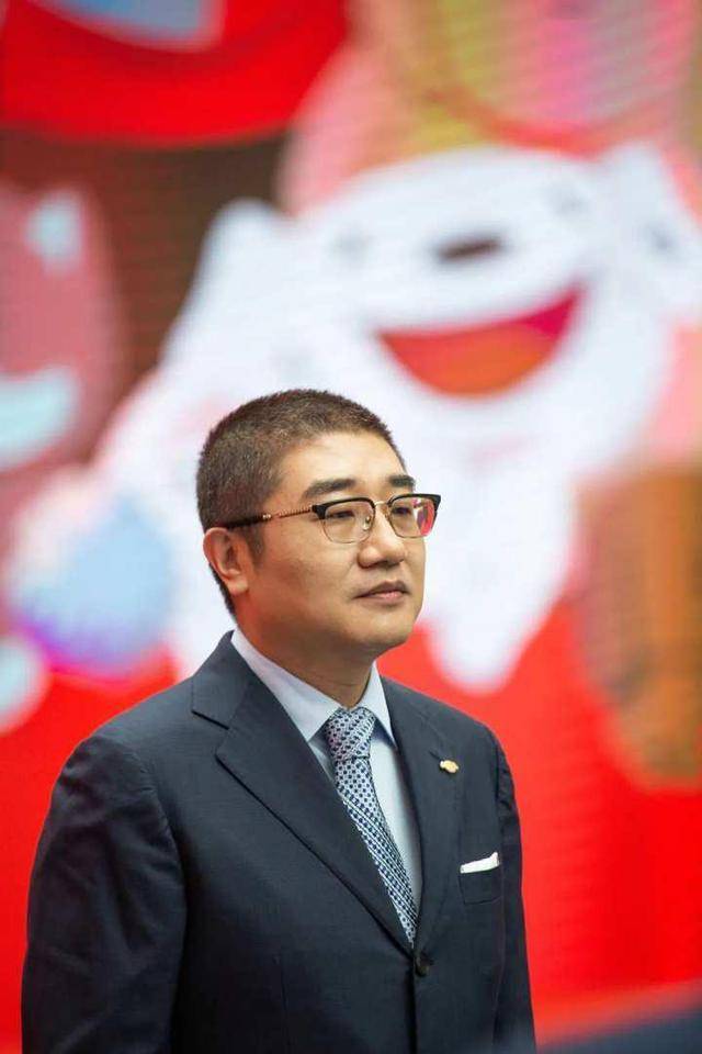 刘强东CEO！与娇妻出门打扮随意不在乎形象，真该跟娇妻学学打扮