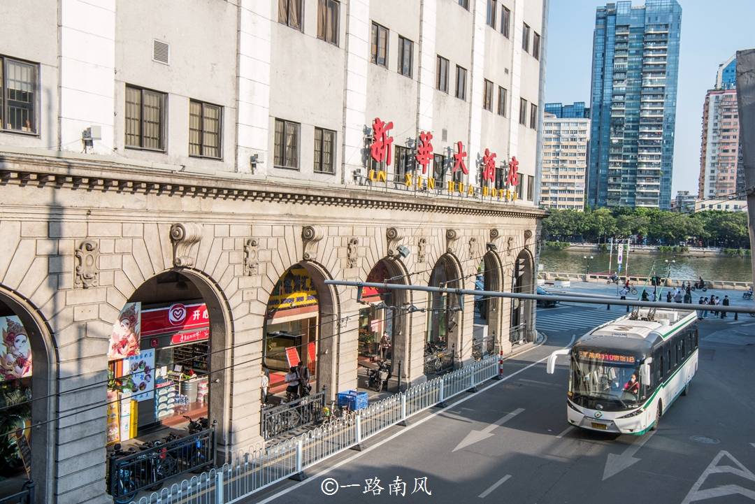 广州人民南路，曾经是全市三个一级商业中心之一，现在却有点冷清