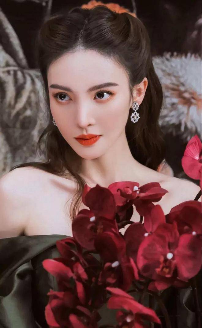 原创美女明星金晨高清写真美图性感妖娆光艳逼人