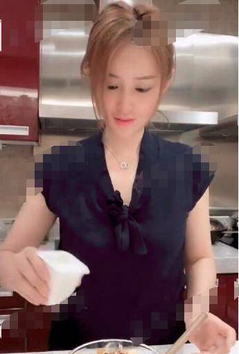 汪峰第三任妻子康作如近照曝光40岁气质出众曾公开斥责不忠