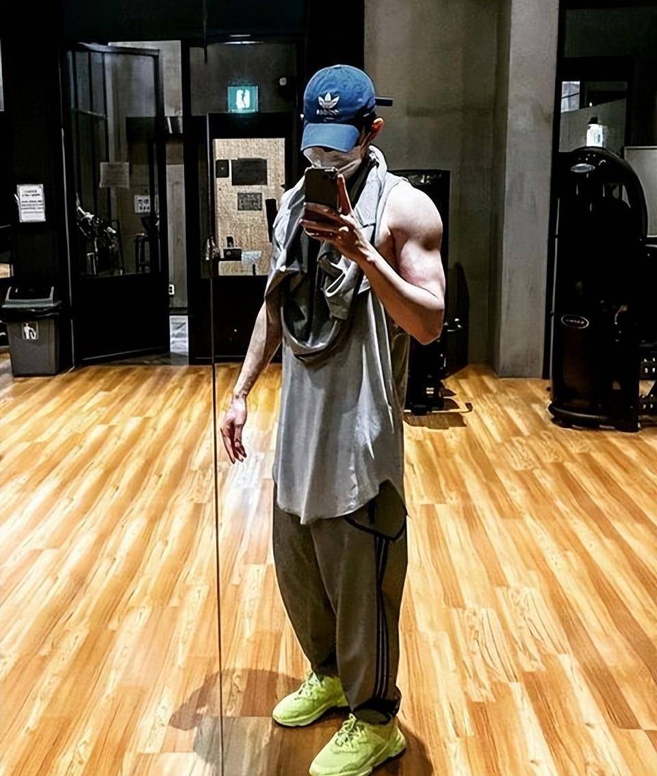 禁欲长相 雕刻腹肌,浑身都是高级感_李洙赫_金英光_身材