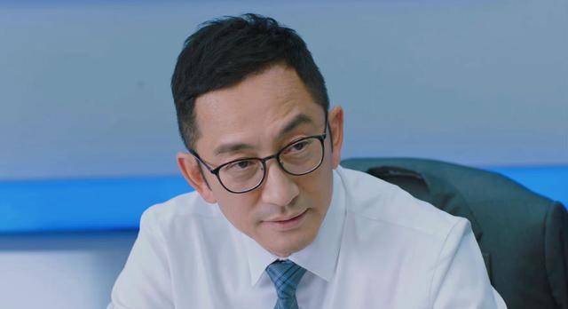 原创黑金风暴boss是双面演技的吴启华戴眼镜程至美摘眼镜荒唐镜