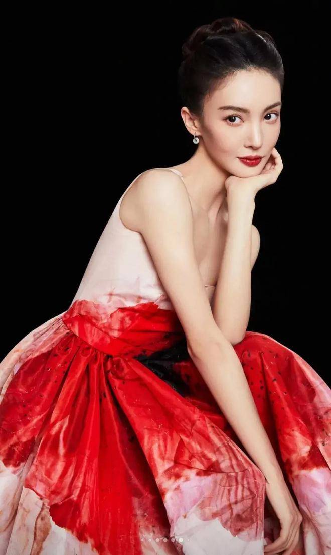 中,完美诠释了月牙儿这个角色,受到了大家的一致好评2011年金晨出演