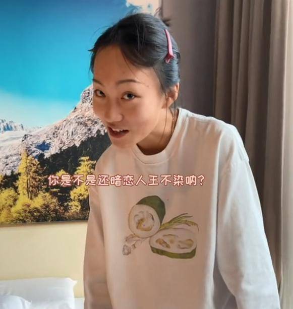 邵雨轩和男网红拍写真,却暴露张小花暗恋对方,网友:这闺蜜能处_合作