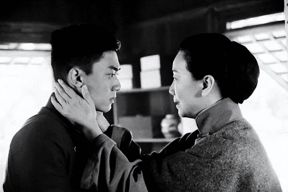 星二代陈月末:从小被散养,留过学做过销售,28岁改行成知名演员_陈宝国