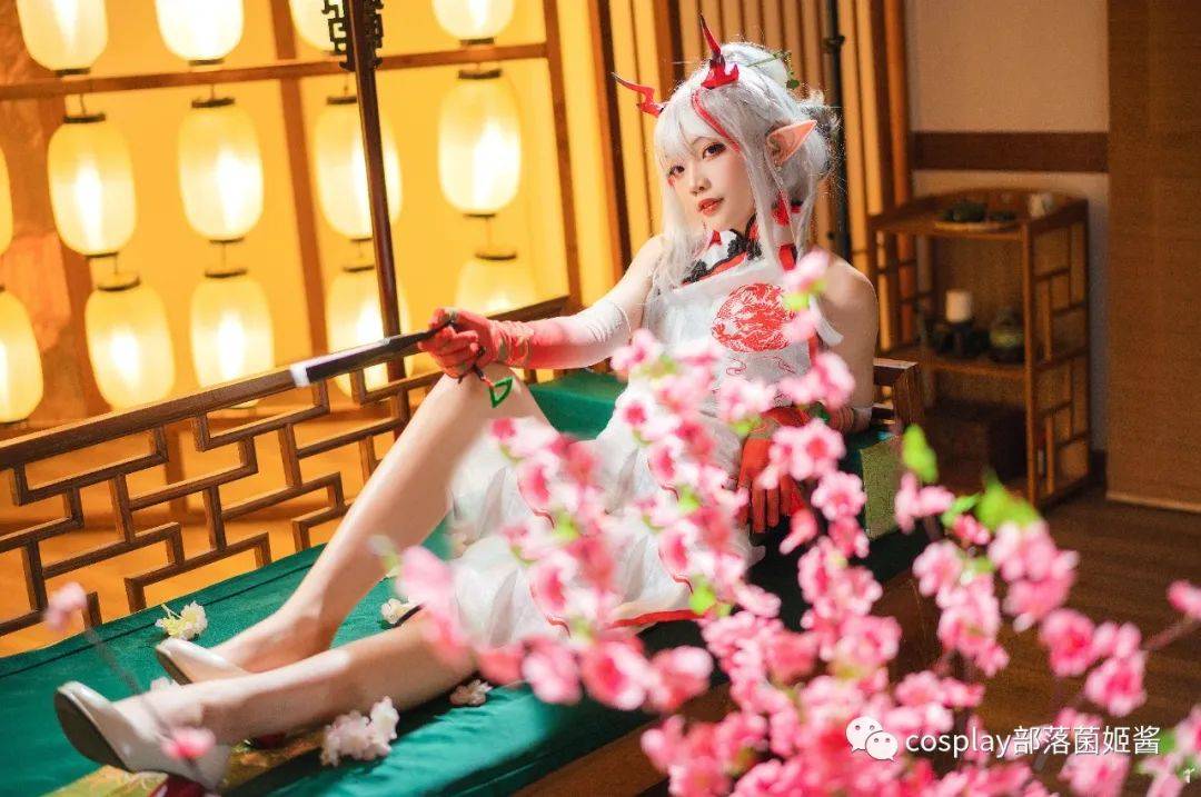 cos明日方舟旗袍年61乐逍遥cos正片硫酒