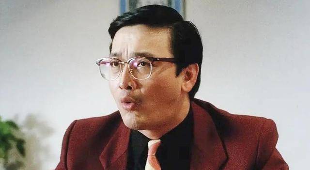 71岁曹查理头发稀疏肚腩大,街头巧遇黄一山,对方称看他的戏长大_商演