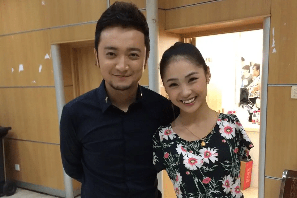 年杨佩创办了自己的公司,他的投资人许强被这个女人深深吸引.