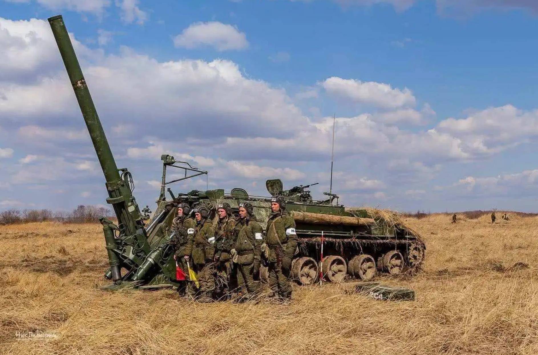 有消息称,当下俄军已经开始抽调240mm大口径自行迫击炮前往马里乌波尔